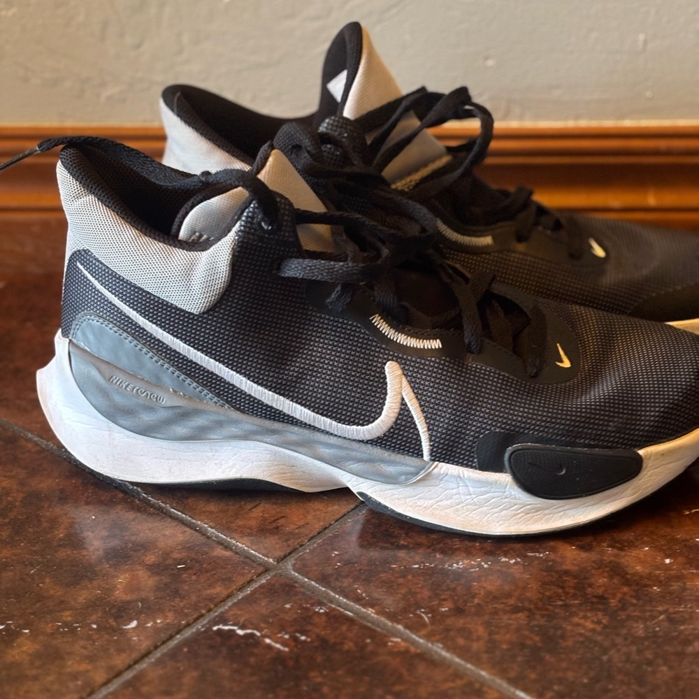 Nike men’s basketball shoes. Size 10 only worn a handfull of times. Great shape